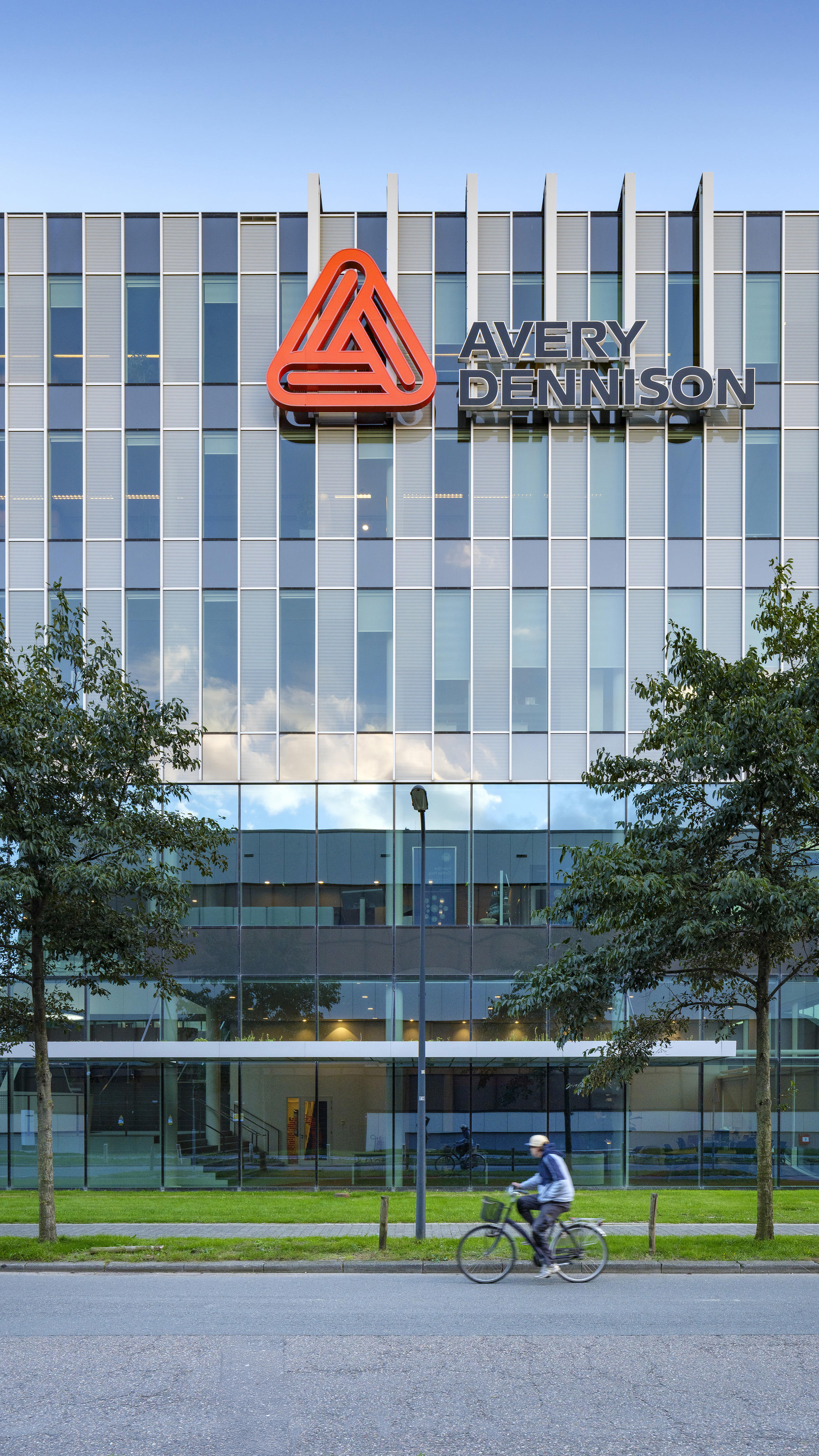 This slide displays ASR DSPF Avery Dennison Foto Corné Bastiaansen 9983@.
